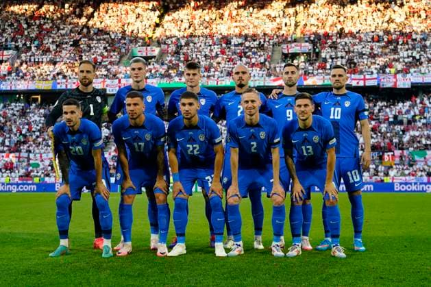 GER: England v Slovenia. UEFA EURO, EM, Europameisterschaft,Fussball 2024 Slovenia team group, Mannschaftsbild, Totale during the UEFA Euro 2024 match between England and Slovenia, Group C, date 3, played at Rhein Energie Stadium on June 25, 2024 in Koln, Germany. kpng Copyright: xBaguxBlancox xPRESSINPHOTOx PS_240625_ENG-SLO_1367