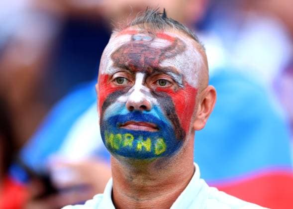 A Slovakia fan with the national flag face painted on his face looks on ahead of the game Slovakia v Romania, UEFA European Championship, EM, Europameisterschaft 2024, Group E, Football, Frankfurt Arena, Frankfurt am Main, Germany - 26 Jun 2024 EDITORIAL USE ONLY No use with unauthorised audio, video, data, fixture lists, club league logos or live services. Online in-match use limited to 120 images, no video emulation. No use in betting, games or single club league player publications. Copyright: xKieranxMcManus Shutterstockx 14555603f