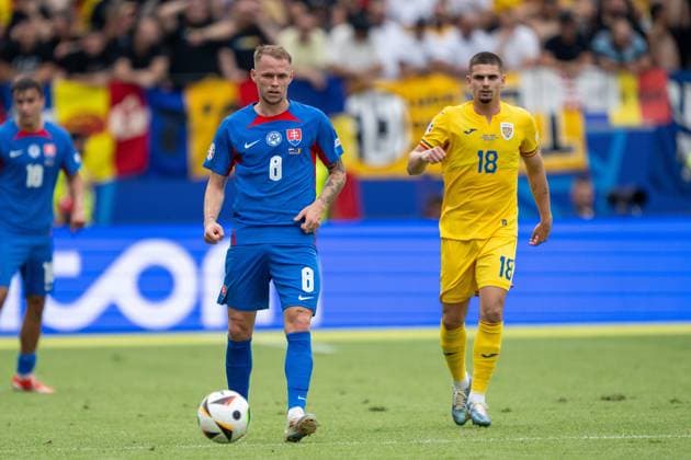 GER, EURO 2024, Group E, Slovakia SVK vs Romania ROU 26 06 2024, Frankfurt Arena, Frankfurt, GER, EURO 2024, Group E, Slovakia SVK vs Romania ROU In the picture Ondrej Duda Slovakia SVK, 08 the scorer ball on the foot single action, full body full body cropped, single image, action, action, game scene nordphotoxGmbHxx xDenkinger nph00015