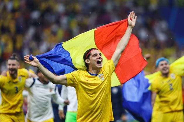 Final score 1 1 The Romanian team and fans celebrate from Ianis Hagi Romania, 10 with flag cheering GER, Slovakia SVK vs Romania ROU , European Football Championship, UEFA EURO 2024, Group E, Matchday 3, 26 06 2024 GER, Slovakia SVK vs Romania ROU , European Football Championship, UEFA EURO 2024, Group E, Matchday 3, 26 06 2024 Frankfurt Copyright: xEibner-Pressefoto RogerxBuerkex EP