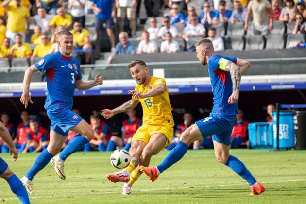 GER, EURO 2024, Group E, Slovakia SVK vs Romania ROU 24 06 2024, Frankfurt Arena, Frankfurt, GER, EURO 2024, Group E, Slovakia SVK vs Romania ROU In the picture Denis Dargus Romania ROU, 24 Denis Vavro Slovakia SVK, 03 Milan Skriniar Slovakia SVK, 14 in duel, duel, dynamics, action, action, game scene nordphotoxGmbHxx xDenkinger nph00015
