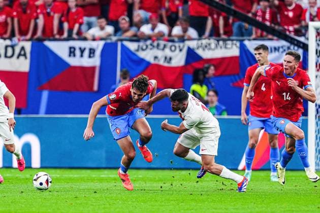 Mojmir Chytil Czech Republic, 13 , Salih Oezcan Turkey, 15 GER, Czech Republic vs Turkey, European Football Championship, UEFA Euro 2024, Matchday 3, 26 06 2024 GER, Czech Republic vs Turkey, European Football Championship, UEFA Euro 2024, Matchday 3, 26 06 2024 Hamburg Copyright: xEibner-Pressefoto MarcelxvonxFehrnx EP_MFN