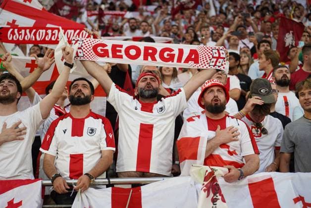GER, Euro 2024, Group F, Georgia GEO vs Portugal PRT 26 06 2024, Veltins Arena Arena AufSchalke , Gelsenkirchen, GER, Euro 2024, Group F, Georgia GEO vs Portugal PRT Pictured Georgia GEO fans, holding up scarf and singing national anthem nordphotoxGmbHxx xChristianxSchulze nph000300