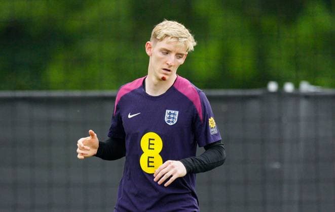 Anthony Gordon of England showing cuts and bruised face after falling off bike England Training, UEFA European Championship, EM, Europameisterschaft 2024, Football, Spa & Golf Resort Weimarer Land, Blankenhain, Germany, 27 Jun 2024 EDITORIAL USE ONLY No use with unauthorised audio, video, data, fixture lists, club league logos or live services. Online in-match use limited to 120 images, no video emulation. No use in betting, games or single club league player publications. Copyright: xDavexShopland Shutterstockx 14559245cd