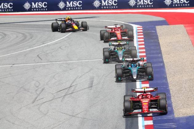 55 SAINZ Carlos (spa), Scuderia Ferrari SF-24, action 63 RUSSELL George (gbr), Mercedes AMG F1 Team W15, action 44 HAMILTON Lewis (gbr), Mercedes AMG F1 Team W15, action during the Formula 1 Qatar Airways Austrian Grand Prix 2024, 11th round of the 2024 Formula One World Championship, WM, Weltmeisterschaft from June 28 to 30, 2024 on the Red Bull Ring, in Spielberg, Austria - F1 - AUSTRIAN GRAND PRIX 2024 DPPI Panoramic 240629_R11_AUSTRIA_DP_1G9A4707