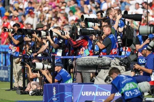 Photographers, cameras, telephoto lenses, Berlin, UEFA EURO 2024, sports photography, soccer match, press, media, stadium, summer, festive atmosphere, spectators, photojournalism, soccer enthusiasm, pitch, sports event, national team, reporting, camera equipment, photographer area, UEFA logo, lively scene, action shots, sports reporter, sports photography, football, UEFA, European Championship, round of 16 2024, Switzerland vs Italy, 29 06 2024, Olympiastadion Berlin, Berlin, Germany Berlin Olympiastadion Berlin Berlin Germany Copyright: xGrantxHubbsx