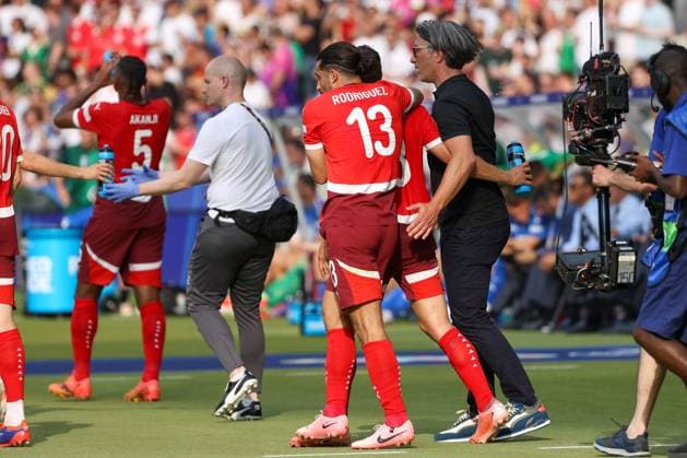 Goal celebration after the 1-0 goal by Remo Freuler Switzerland, 08 , here with Ricardo Rodriguez Switzerland, 13 and Murat Yakin Switzerland, coach , Football, UEFA , European Championship, Round of 16 2024, Switzerland vs Italy, 29 06 2024, Olympiastadion Berlin, Berlin, Germany Berlin Olympiastadion Berlin Berlin Germany Copyright: xGrantxHubbsx