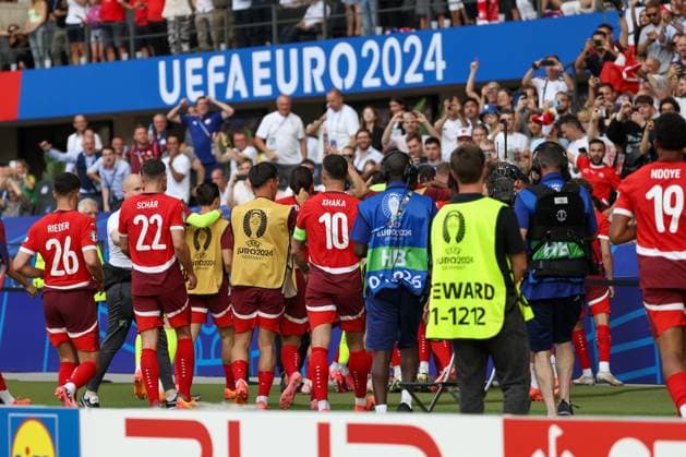 Goal celebration after the 1-0 goal by Remo Freuler Switzerland, 08 cheering in front of the Swiss fans in the stands , Football, UEFA , European Championship, Round of 16 2024, Switzerland vs Italy, 29 06 2024, Olympiastadion Berlin, Berlin, Germany Berlin Olympiastadion Berlin Berlin Germany Copyright: xGrantxHubbsx