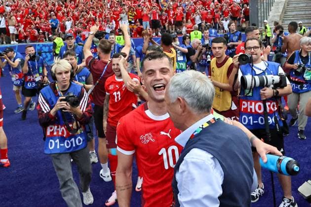 Huge cheers for the Swiss team and Granit Xhaka Switzerland, 10 , Football, UEFA , European Championship, Round of 16 2024, Switzerland vs Italy, 29 06 2024, Olympiastadion Berlin, Berlin, Germany Berlin Olympiastadion Berlin Berlin Germany Copyright: xGrantxHubbsx