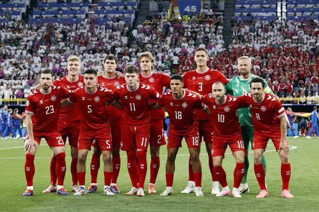 Dortmund - Back row (l-r) Andreas Christensen of Denmark, Rasmus Hojlund of Denmark, Joachim Andersen of Denmark, Jannik Vestergaard of Denmark, Denmark goalkeeper Kasper Schmeichel. Front row (l-r) Pierre-Emile Hojbjerg of Denmark, Joakim Maehle of Denmark, Andreas Skov Olsen of Denmark, Alexander Bah of Denmark, Christian Eriksen of Denmark, Thomas Delaney of Denmark during the UEFA EURO, EM, Europameisterschaft,Fussball 2024 round of 16 match between Germany and Denmark in the BVB Stadium Dortmund on June 29, 2024 in Dortmund, Germany. ANP Hollandse Hoogte MAURICE VAN STEEN UEFA EURO 2024 2024 xVIxANPxSportx xVanxSteenxFotografiexIVx 502360253 originalFilename: 502360253.jpg