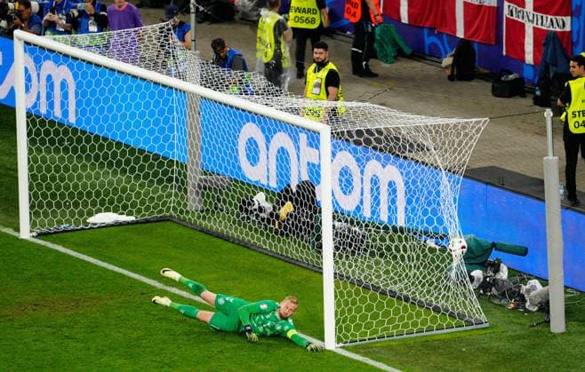 Kai Havertz of Germany scores the opening goal from a penalty 1-0 past Kasper Schmeichel of Denmark Germany v Denmark, UEFA European Championship, EM, Europameisterschaft 2024, Round of 16, Football, BVB Stadion, Dortmund, Germany - 29 Jun 2024 EDITORIAL USE ONLY No use with unauthorised audio, video, data, fixture lists, club league logos or live services. Online in-match use limited to 120 images, no video emulation. No use in betting, games or single club league player publications. Copyright: xDavexShopland Shutterstockx 14562067o