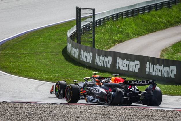 01 VERSTAPPEN Max (nld), Red Bull Racing RB20, puncture 04 NORRIS Lando (gbr), McLaren F1 Team MCL38, action during the Formula 1 Qatar Airways Austrian Grand Prix 2024, 11th round of the 2024 Formula One World Championship, WM, Weltmeisterschaft from June 28 to 30, 2024 on the Red Bull Ring, in Spielberg, Austria - F1 - AUSTRIAN GRAND PRIX 2024 DPPI Panoramic 240630_R11_AUSTRIA_DP_AV3_3615