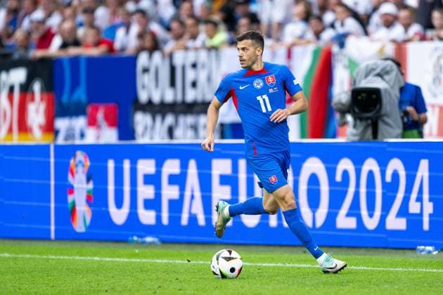 Laszlo Benes Slovakia, 11 on the ball, GER, England ENG vs Slovakia SVN , European Football Championship, UEFA EURO 2024, Round of 16, 30 06 2024 GER, England ENG vs Slovakia SVN , European Football Championship, UEFA EURO 2024, Round of 16, 30 06 2024 Gelsenkirchen Copyright: xEibner-Pressefoto Memmlerx EP_MMR