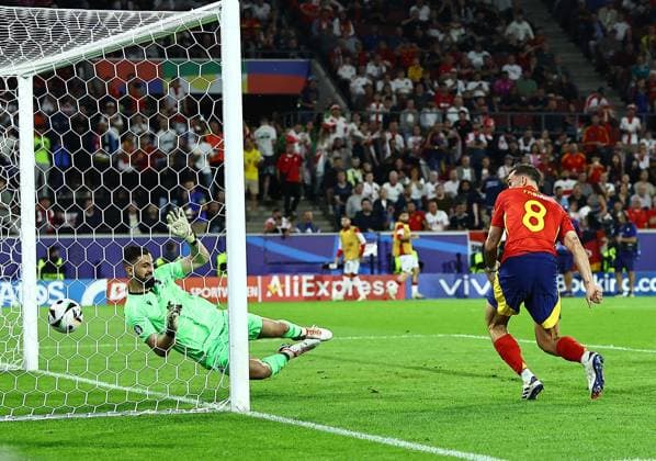 Fabian Ruiz of Spain scores to make it 2-1 Spain v Georgia, UEFA European Championship, EM, Europameisterschaft 2024, Round of 16, Football, Cologne Stadium, Cologne, Germany - 30 Jun 2024 EDITORIAL USE ONLY No use with unauthorised audio, video, data, fixture lists, club league logos or live services. Online in-match use limited to 120 images, no video emulation. No use in betting, games or single club league player publications. Copyright: xMichaelxZemanek Shutterstockx 14562306al