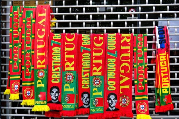 Fan scarves for Portugal vs Slovenia, GER, UEFA EURO 2024, Portugal vs Slovenia, Round of 16, Fanzone, Frankfurt am Main, 01 07 2024 GER, UEFA EURO 2024, Portugal vs Slovenia, Round of 16, Fanzone, Frankfurt am Main, 01 07 2024 Frankfurt am Main Copyright: xEibner-Pressefoto FlorianxWieganx EP_FWD