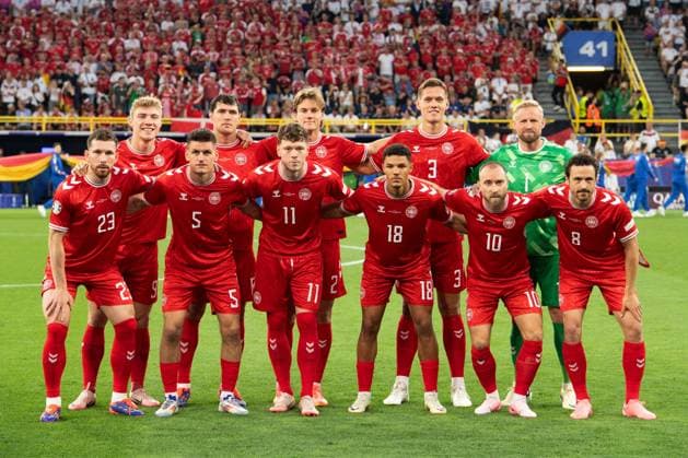 The Danish national team, team photo, back row from left Rasmus HOEJLUND DEN , Andreas CHRISTENSEN DEN , Joachim ANDERSEN DEN , Jannik VESTERGAARD DEN and goalkeeper Kasper SCHMEICHEL DEN Front row from left Pierre Emile HOEJBJERG DEN , Joakim MAEHLE DEN , Andreas Skov Olsen DEN , Alexander BAH DEN , Christian ERIKSEN DEN and goalkeeper Kasper SCHMEICHEL DEN Round of 16 Germany GER Denmark DEN 2 0 on 29 06 2024 BVB Stadion Dortmund, Football UEFA EURO 2024 GERMANY from 14 06 2024 14 07 2024 Â