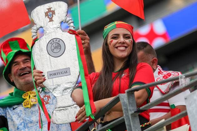 Frankfurt Arena Frankfurt am Main, UEFA EURO 2024 Germany, Monday 1 Jul 2024 Round of 16, Portugal Slovenia, Portugal Fan mit POKAL, Fans of Portugal show their support, Fans, Mood, Scarves, Shirts, Emotions, Adeptos Copyright: JoaquimxFerreira