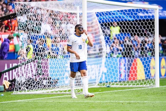 GER, Euro 2024, Round of sixteen, France FRA vs Belgium BEL 01 07 2024, MERKUR SPIEL ARENA Arena Düsseldorf , Düsseldorf, GER, Euro 2024, Round of sixteen, France FRA vs Belgium BEL In the picture Kylian Mbappà Mbappe France France FRA, 10 touches his nose, nordphotoxGmbHxx xChristianxSchulze nph000300