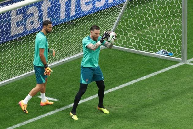Josà Sa of Portugal warms up Portugal v Slovenia, UEFA European Championship, EM, Europameisterschaft 2024, Round of 16, Football, Frankfurt Arena, Frankfurt, Germany - 01 Jul 2024 EDITORIAL USE ONLY No use with unauthorised audio, video, data, fixture lists, club league logos or live services. Online in-match use limited to 120 images, no video emulation. No use in betting, games or single club league player publications. Copyright: xPaulxCurrie Shutterstockx 14566636l