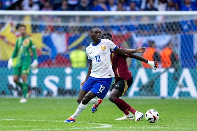 Randal Kolo Muani France, 12 in duel with Amadou Onana Belgium, 24 , GER, France FRA vs Belgium BEL , European Football Championship, UEFA EURO 2024, Round of 16, 01 07 2024 GER, France FRA vs Belgium BEL , European Football Championship, UEFA EURO 2024, Round of 16, 01 07 2024 Duesseldorf Copyright: xEibner-Pressefoto Memmlerx EP_MMR
