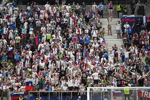 01 07 2024, xjhx, European Football Championship 2024 1 8 Final, Portugal Slovenia emspor, v l emotions, fans, atmosphere, flags, logo, spectators, jerseys Slovenia DFL DFB REGULATIONS PROHIBIT ANY USE OF PHOTOGRAPHS as IMAGE SEQUENCES and or QUASI VIDEO Frankfurt am Main