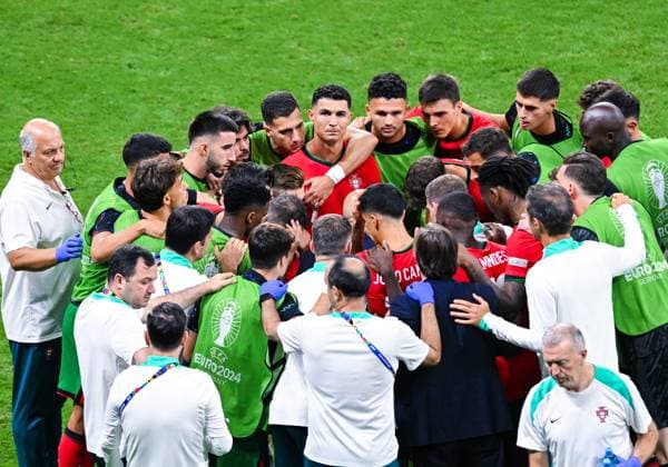Cristiano Ronaldo Portugal looks sad and looks up disappointed, UEFA EURO 2024 Round of 16, Portugal vs Slovenia, Arena Frankfurt on July 01, 2024 in Frankfurt am Main, Germany Photo by Silas Schueller DeFodi Images Cristiano Ronaldo Portugal looks dejected in the team circle, UEFA EURO 2024 Round of 16, Portugal vs Slovenia, Arena Frankfurt on July 1, 2024 in Frankfurt am Main, Germany Photo by Silas Schueller DeFodi Images Defodi 738 738 PORSVN 20240701 274 Defodi-738