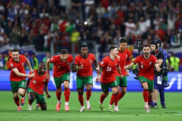 Portugal celebrate the penalty shootout win Portugal v Slovenia, UEFA European Championship, EM, Europameisterschaft 2024, Round of 16, Football, Frankfurt Arena, Frankfurt, Germany - 01 Jul 2024 EDITORIAL USE ONLY No use with unauthorised audio, video, data, fixture lists, club league logos or live services. Online in-match use limited to 120 images, no video emulation. No use in betting, games or single club league player publications. Copyright: xMichaelxZemanek Shutterstockx 14566640cs