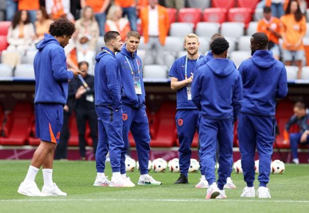 Micky van de Ven of Netherlands inspects the pitch ahead of the game Romania v Netherlands, UEFA European Championship, EM, Europameisterschaft 2024, Round of 16, Football, Munich Football Arena, Munich, Germany - 02 Jul 2024 EDITORIAL USE ONLY No use with unauthorised audio, video, data, fixture lists, club league logos or live services. Online in-match use limited to 120 images, no video emulation. No use in betting, games or single club league player publications. Copyright: xPaulxCurrie Shutterstockx 14566647l