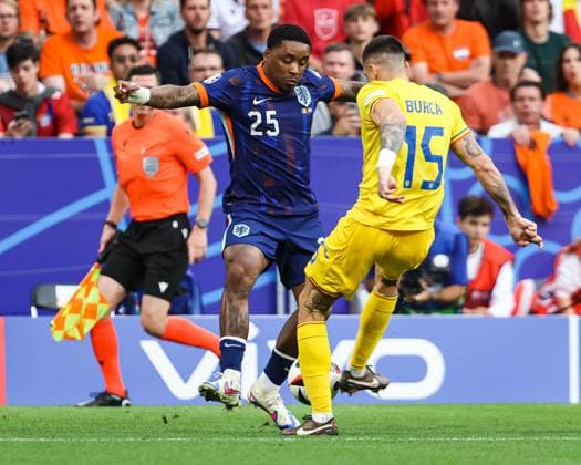 Steven Bergwijn Netherlands, 25 vsAndonie Andrei Burca Romania, 15 GER, Romania ROM vs Netherlands NED , European Football Championship, UEFA EURO 2024, Round of 16, 02 07 2024 GER, Romania ROM vs Netherlands NED , European Football Championship, UEFA EURO 2024, Round of 16, 02 07 2024 Munich Copyright: xEibner-Pressefoto RogerxBuerkex EP