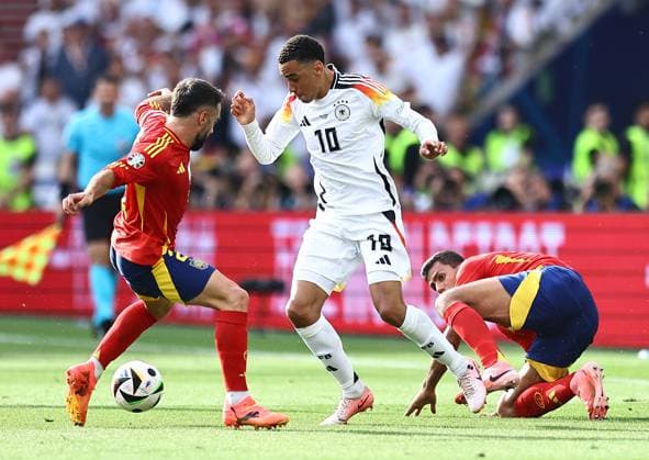 Daniel Carvajal of Spain challenges Jamal Musiala of Germany Spain v Germany, UEFA European Championship, EM, Europameisterschaft 2024, Quarter Final, Football, Stuttgart Arena, Stuttgart, Germany, 05 Jul 2024 EDITORIAL USE ONLY No use with unauthorised audio, video, data, fixture lists, club league logos or live services. Online in-match use limited to 120 images, no video emulation. No use in betting, games or single club league player publications. Copyright: xMichaelxZemanek Shutterstockx 14571380bh