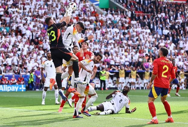 Unai Simon of Spain catches the ball Spain v Germany, UEFA European Championship, EM, Europameisterschaft 2024, Quarter Final, Football, Stuttgart Arena, Stuttgart, Germany, 05 Jul 2024 EDITORIAL USE ONLY No use with unauthorised audio, video, data, fixture lists, club league logos or live services. Online in-match use limited to 120 images, no video emulation. No use in betting, games or single club league player publications. Copyright: xMichaelxZemanek Shutterstockx 14571380bj