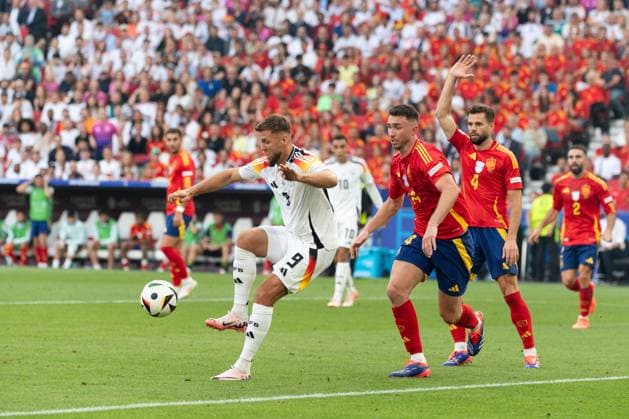 v li Niclas Fuellkrug Germany 09 , Aymeric Laporte Spain, 14 , Nacho Spain, 04 GER, Spain ESP vs Germany GER , European Football Championship, UEFA EURO 2024, quarter-finals, 05 07 24, GER, Spain ESP vs Germany GER , European Football Championship, UEFA EURO 2024, quarter-finals, 05 07 24 Stuttgart Copyright: xEibner-Pressefoto WolfgangxFrankx EP_WFK