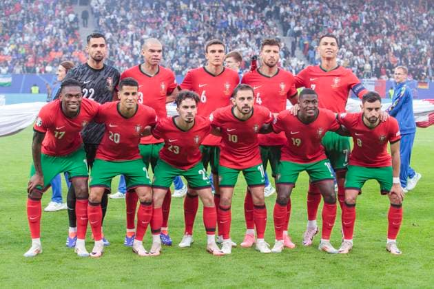 UEFA EURO 2024 Portugal France 05 07 2024 Team photo Portugal Back from left Diogo Costa Portugal, 22 , Pepe Portugal, 3 , Joao Palhinha Portugal, 6 , Ruben Dias Portugal, 4 , Cristiano Ronaldo Portugal, 7 Front from left Rafael Leao Portugal, 17 , Joao Cancelo Portugal, 20 , Vitinha Portugal, 23 , Bernardo Silva Portugal, 10 , Nuno Mendes Portugal, 19 , Bruno Fernandes Portugal, 8 UEFA EURO 2024 Quarterfinal Portugal France Volksparkstadion Hamburg, Hamburg on 05 07 2024 Copyright: xBEAUTIFULxSPORTS Meuselx
