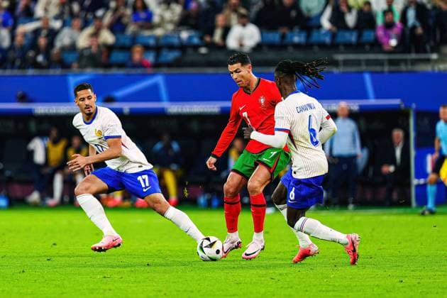 William Saliba France, 17 , Christiano Ronaldo Portugal, 07 , Eduardo Camavinga France, 06 GER, Portugal vs France, European Football Championship, UEFA Euro 2024, quarter-finals, 05 07 2024 GER, Portugal vs France, European Football Championship, UEFA Euro 2024, quarter-finals, 05 07 2024 Hamburg Copyright: xEibner-Pressefoto MarcelxvonxFehrnx EP_MFN