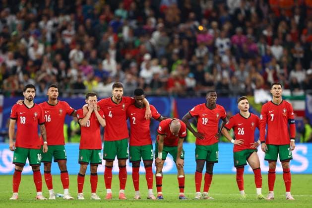 Portugal players look on dejected Portugal v France, UEFA European Championship, EM, Europameisterschaft 2024, Quarter Final, Football, Volksparkstadion, Hamburg, Germany, 05 Jul 2024 EDITORIAL USE ONLY No use with unauthorised audio, video, data, fixture lists, club league logos or live services. Online in-match use limited to 120 images, no video emulation. No use in betting, games or single club league player publications. Copyright: xKieranxMcManus Shutterstockx 14571382dc