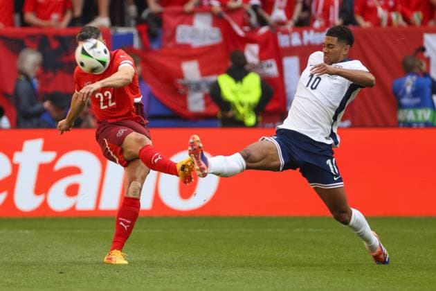 duel Fabian Schaer Switzerland, 22 and Jude Bellingham England, 10 , Football, UEFA , European Championship, Quarterfinal 2024, England vs Switzerland, 06 07 2024, Duesseldorf Arena, Duesseldorf, Germany Duesseldorf Duesseldorf Arena Nordrhein Westfalen Germany Copyright: xGrantxHubbsx