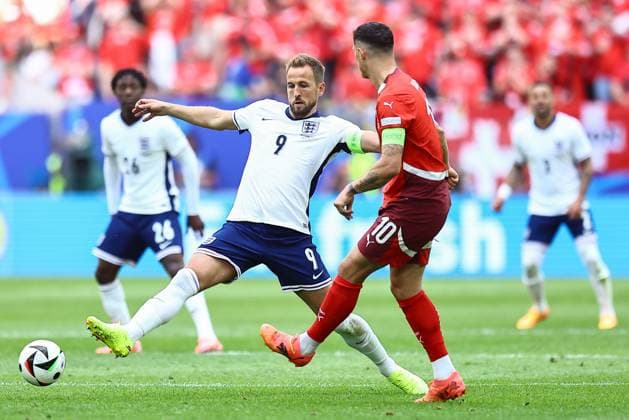 Harry Kane of England and Granit Xhaka of Switzerland England v Switzerland, UEFA European Championship, EM, Europameisterschaft 2024, Quarter Final, Football, Dusseldorf Arena, Dusseldorf, Germany, 06 Jul 2024 EDITORIAL USE ONLY No use with unauthorised audio, video, data, fixture lists, club league logos or live services. Online in-match use limited to 120 images, no video emulation. No use in betting, games or single club league player publications. Copyright: xMichaelxZemanek Shutterstockx 14571385bj