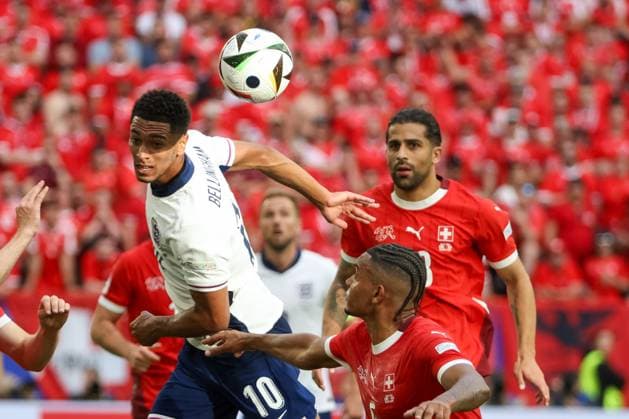 Jude Bellingham England, 10 heads the ball , Football, UEFA , European Championship, Quarter-final 2024, England vs Switzerland, 06 07 2024, Duesseldorf Arena, Duesseldorf, Germany Duesseldorf Duesseldorf Arena Nordrhein Westfalen Germany Copyright: xGrantxHubbsx