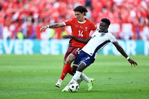 Bukayo Saka of England and Steven Zuber of Switzerland England v Switzerland, UEFA European Championship, EM, Europameisterschaft 2024, Quarter Final, Football, Dusseldorf Arena, Dusseldorf, Germany, 06 Jul 2024 EDITORIAL USE ONLY No use with unauthorised audio, video, data, fixture lists, club league logos or live services. Online in-match use limited to 120 images, no video emulation. No use in betting, games or single club league player publications. Copyright: xMichaelxZemanek Shutterstockx 14571385ct