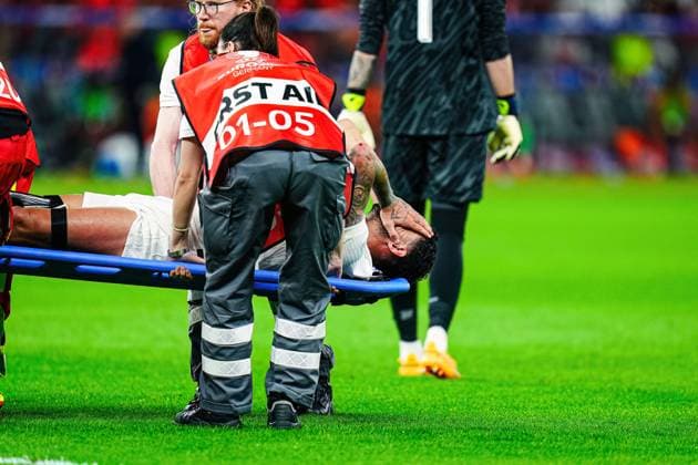 Injury Samet Akaydin Turkey, 04 GER, Netherlands vs Turkey, European Football Championship, UEFA Euro 2024, quarter-final, 06 07 2024 GER, Netherlands vs Turkey, European Football Championship, UEFA Euro 2024, quarter-final, 06 07 2024 Berlin Copyright: xEibner-Pressefoto MarcelxvonxFehrnx EP_MFN
