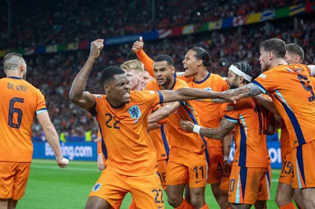 Football, Men, Season 2023 24, UEFA Euro EM 2024, Quarterfinals in Berlin, Netherlands Turkey, f l Stefan De Vrij Netherlands , Denzel Dumfries Netherlands , Jerdy Schouten Netherlands , Cody Gakpo Netherlands , Virgil van Dijk Netherlands , Memphis Depay Netherlands , Micky van de Ven Netherlands , Wout Weghorst Netherlands , Celebration after goal to 2 1, 06 07 2024, Copyright: xSebastianxRäppold MatthiasxKochx