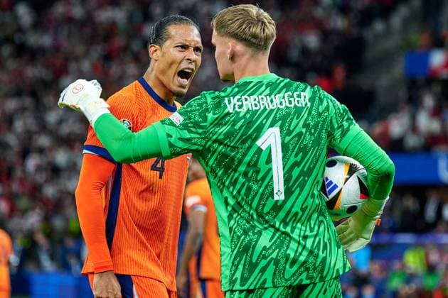 Virgil van Dijk Netherlands, 04 , Bart Verbruggen Netherlands, 01 , Joy, GER, UEFA Euro 2024, Football Men, UEFA European Championship 2024, Quarter finals, Netherlands vs Turkey, Netherlands vs Tuerkiye, 06 07 2024 GER, UEFA Euro 2024, Football Men, UEFA European Championship 2024, Quarter finals, Quarter finals, Netherlands vs Turkey, Netherlands vs Tuerkiye, 06 07 2024 Berlin Copyright: xEibner-Pressefotox xClaudiusxRauchx EP_CRH
