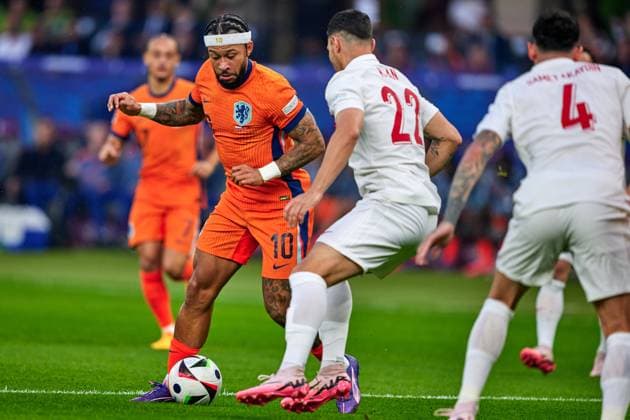 Memphis Depay Netherlands, 10 , Kaan Ayhan Turkey, 22 , GER, UEFA Euro 2024, Football Men, UEFA European Championship 2024, Quarter finals, Netherlands vs Turkey, Netherlands vs Tuerkiye, 06 07 2024 GER, UEFA Euro 2024, Football Men, UEFA European Championship 2024, Quarter finals, Quarter finals, Netherlands vs Turkey, Netherlands vs Tuerkiye, 06 07 2024 Berlin Copyright: xEibner-Pressefotox xClaudiusxRauchx EP_CRH