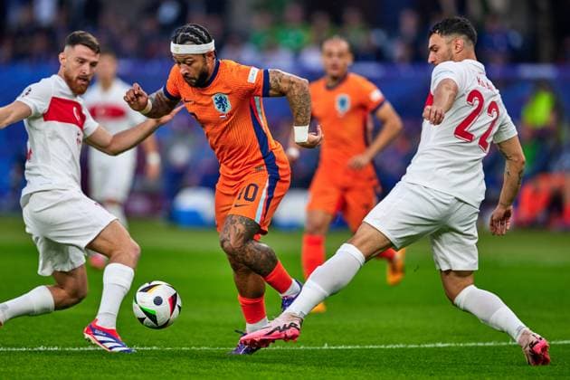 Memphis Depay Netherlands, 10 , Kaan Ayhan Turkey, 22 , GER, UEFA Euro 2024, Football Men, UEFA European Championship 2024, Quarter finals, Netherlands vs Turkey, Netherlands vs Tuerkiye, 06 07 2024 GER, UEFA Euro 2024, Football Men, UEFA European Championship 2024, Quarter finals, Quarter finals, Netherlands vs Turkey, Netherlands vs Tuerkiye, 06 07 2024 Berlin Copyright: xEibner-Pressefotox xClaudiusxRauchx EP_CRH