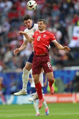 Declan Rice England and Remo Freuler Switzerland battle for the ball, UEFA EURO 2024 Quarter final, England vs Switzerland, Arena Dusseldorf on July 06, 2024 in Dusseldorf, Germany Photo by Oliver Kaelke DeFodi Images Declan Rice England and Remo Freuler Switzerland battle for the ball, UEFA EURO 2024 Quarter final, England vs Switzerland, Arena Dusseldorf on July 6, 2024 in Dusseldorf, Germany Photo by Oliver Kaelke DeFodi Images Defodi 678 2024 07 06 OK ENGSUI 1780 Defodi-678
