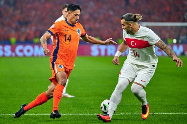 Tijjani Reijnders Netherlands, 14 , Abduelkerim Bardakci Turkey, 14 , GER, UEFA Euro 2024, Football Men, UEFA Euro 2024, Quarter finals, Quarter finals, Netherlands vs Turkey, Netherlands vs Tuerkiye, 06 07 2024 GER, UEFA Euro 2024, Football Men, UEFA Euro 2024, Quarter finals, Quarter finals, Netherlands vs Turkey, Netherlands vs Tuerkiye, 06 07 2024 Berlin Copyright: xEibner-Pressefotox xClaudiusxRauchx EP_CRH