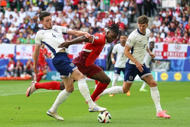 Declan Rice England and Breel Embolo Switzerland in a duel, UEFA EURO 2024 Quarter final, England vs Switzerland, Arena Dusseldorf on July 06, 2024 in Dusseldorf, Germany Photo by Oliver Kaelke DeFodi Images Declan Rice England and Breel Embolo Switzerland battle for the ball, UEFA EURO 2024 Quarter final, England vs Switzerland, Arena Dusseldorf on July 6, 2024 in Dusseldorf, Germany Photo by Oliver Kaelke DeFodi Images Defodi 678 2024 07 06 OK ENGSUI 1651 Defodi-678
