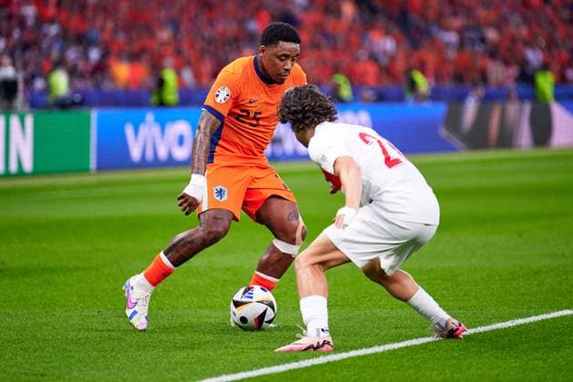 Steven Bergwijn Netherlands, 25 , Ferdi Kadioglu Turkey, 20 , GER, UEFA Euro 2024, Football Men, UEFA European Championship 2024, Quarter finals, Quarter finals, Netherlands vs Turkey, Netherlands vs Tuerkiye, 06 07 2024 GER, UEFA Euro 2024, Football Men, UEFA European Championship 2024, Quarter finals, Quarter finals, Netherlands vs Turkey, Netherlands vs Tuerkiye, 06 07 2024 Berlin Copyright: xEibner-Pressefotox xClaudiusxRauchx EP_CRH