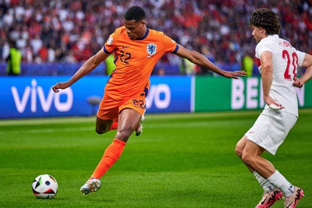 Denzel Dumfries Netherlands, 22 , Ferdi Kadioglu Turkey, 20 , GER, UEFA Euro 2024, Football Men, UEFA European Championship 2024, Quarter finals, Quarter finals, Netherlands vs Turkey, Netherlands vs Tuerkiye, 06 07 2024 GER, UEFA Euro 2024, Football Men, UEFA European Championship 2024, Quarter finals, Quarter finals, Netherlands vs Turkey, Netherlands vs Tuerkiye, 06 07 2024 Berlin Copyright: xEibner-Pressefotox xClaudiusxRauchx EP_CRH