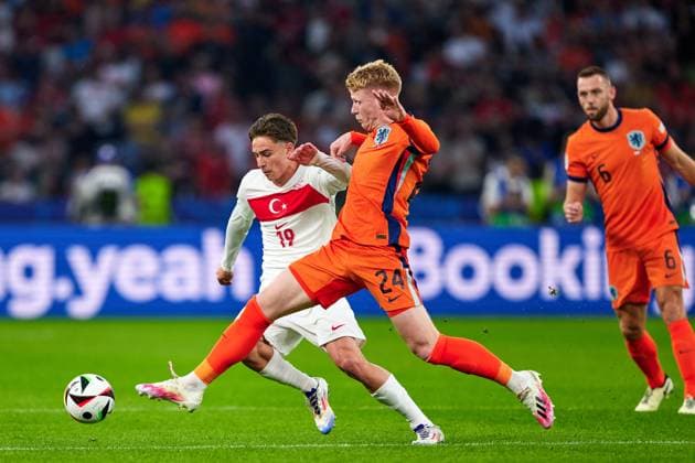 Kenan Yildiz Turkey, 19 , Jerdy Schouten Netherlands, 24 , duel, GER, UEFA Euro 2024, mens football, UEFA European Championship 2024, quarter finals, quarter finals, Netherlands vs Turkey, Netherlands vs Tuerkiye, 06 07 2024 GER, UEFA Euro 2024, mens football, UEFA European Championship 2024, quarter finals, quarter finals, Netherlands vs Turkey, Netherlands vs Tuerkiye, 06 07 2024 Berlin Copyright: xEibner-Pressefotox xClaudiusxRauchx EP_CRH
